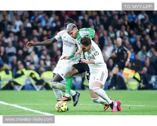 皇马5-1大胜贝蒂斯取新年开门红,青训小将贡萨洛上演完美帽子戏法